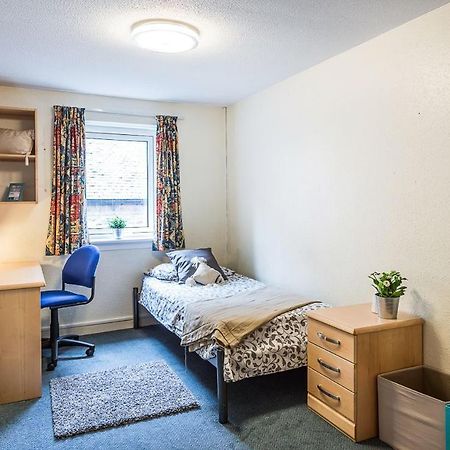 Joivy Budget 4,5 And 6 Bed Private Flats, In Historic Old Town (Adults Only) エディンバラ エクステリア 写真