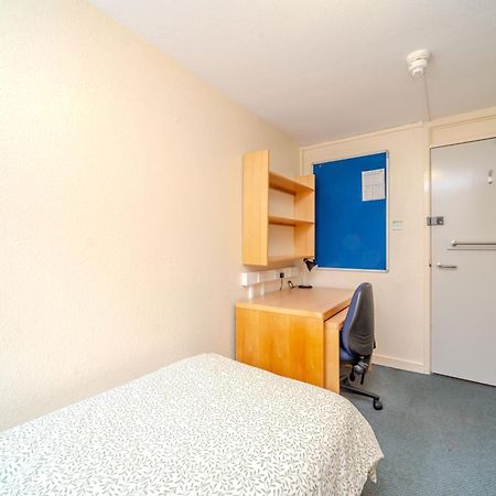 Joivy Budget 4,5 And 6 Bed Private Flats, In Historic Old Town (Adults Only) エディンバラ エクステリア 写真