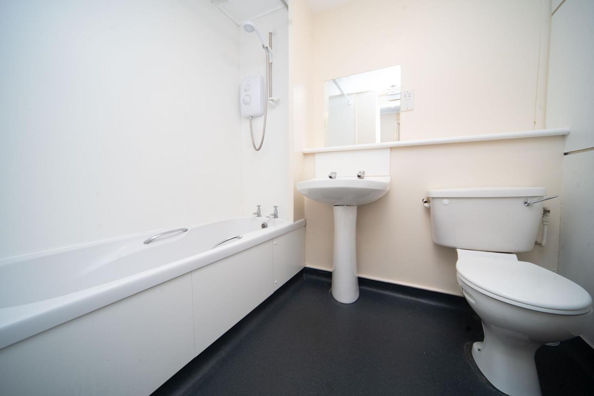 Joivy Budget 4,5 And 6 Bed Private Flats, In Historic Old Town (Adults Only) エディンバラ エクステリア 写真