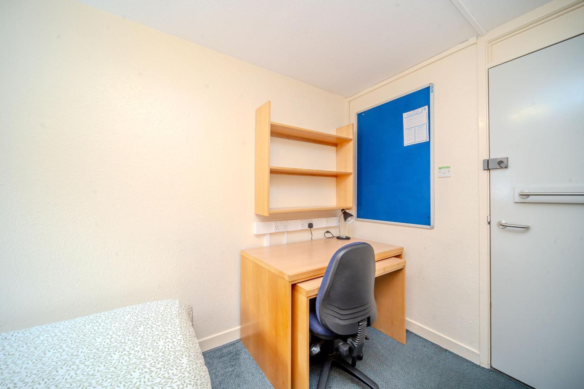 Joivy Budget 4,5 And 6 Bed Private Flats, In Historic Old Town (Adults Only) エディンバラ エクステリア 写真