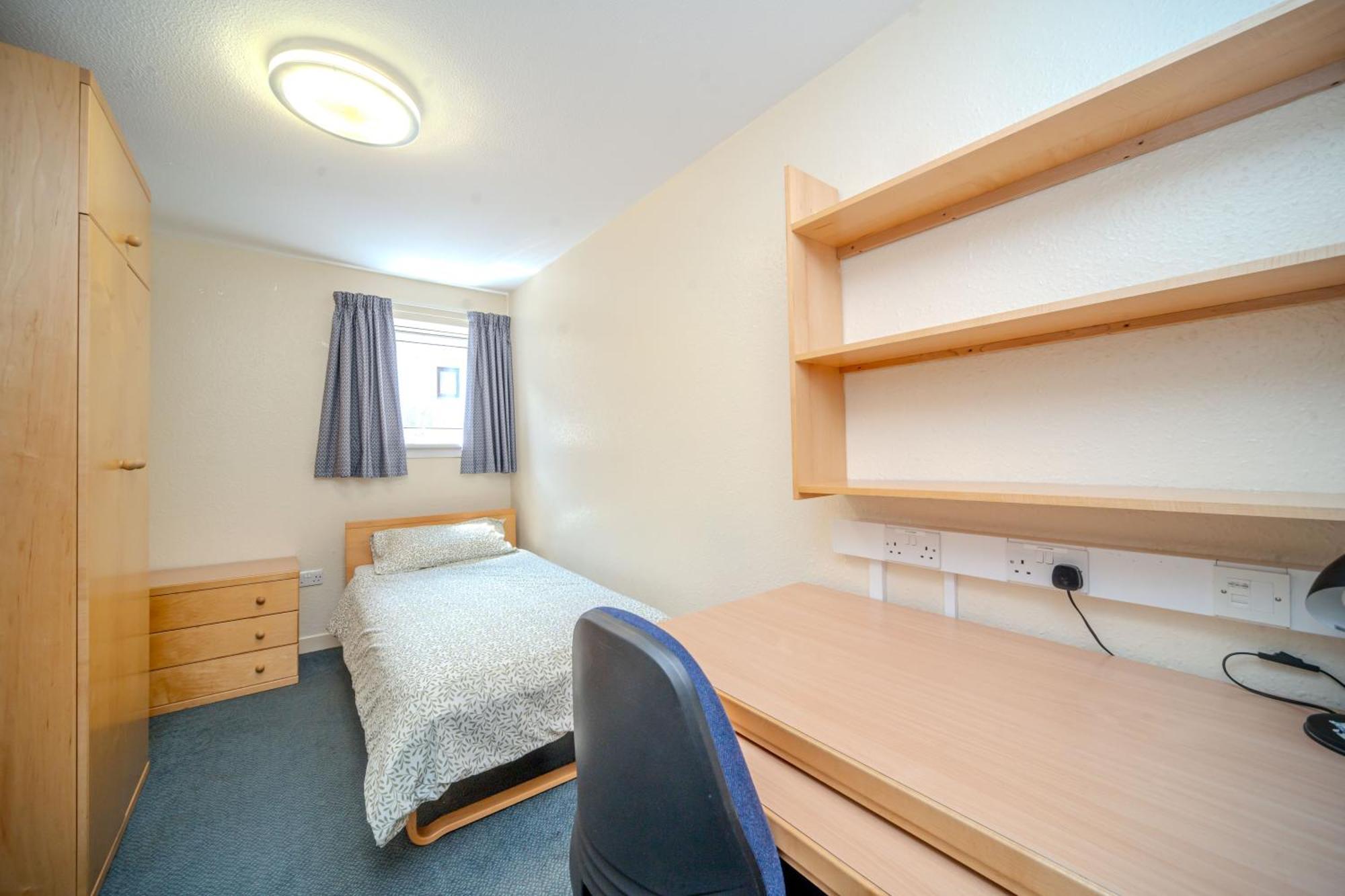 Joivy Budget 4,5 And 6 Bed Private Flats, In Historic Old Town (Adults Only) エディンバラ エクステリア 写真