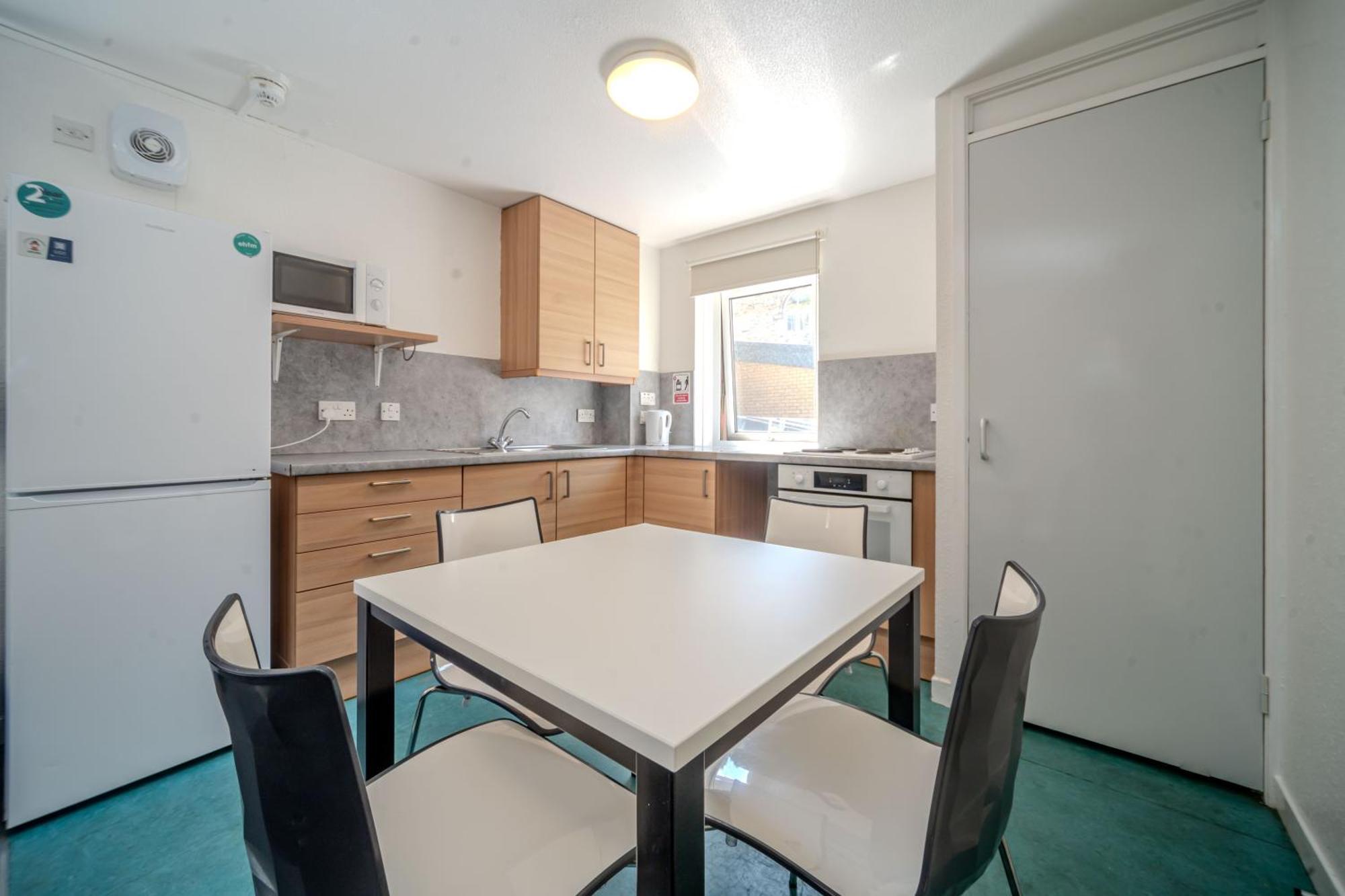 Joivy Budget 4,5 And 6 Bed Private Flats, In Historic Old Town (Adults Only) エディンバラ エクステリア 写真