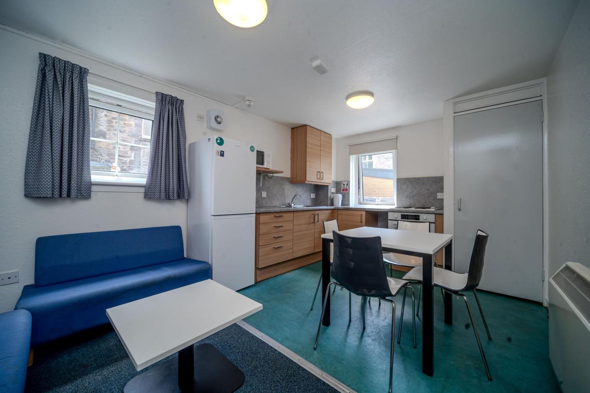 Joivy Budget 4,5 And 6 Bed Private Flats, In Historic Old Town (Adults Only) エディンバラ エクステリア 写真